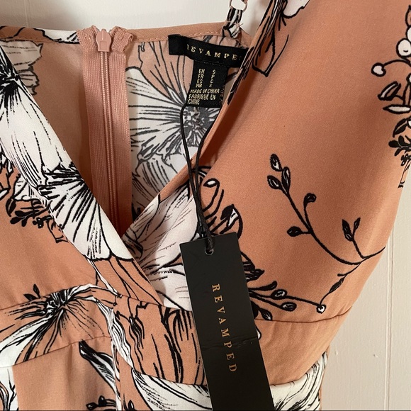 Flower print pleated romper with plunging neckline - Small - Picture 5 of 5